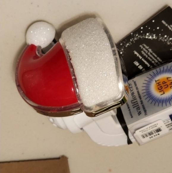 Bath & body works light up glow santa hat wallflower plug nwt - Picture 3 of 3